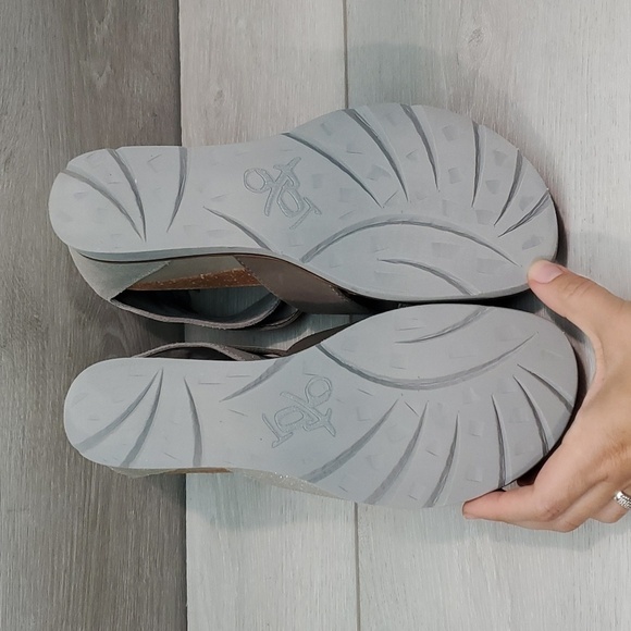 NEW OTBT Womens Teamwork Ankle Leather Wedge Sandals shoes sz 9M - Picture 10 of 11